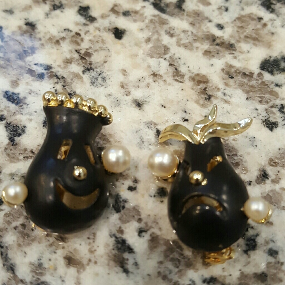 Matching set vintage pins